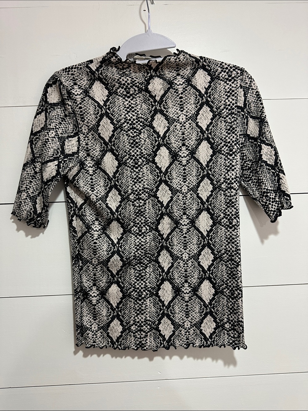 Caution To The Wind Fitted Black & White Snake-Print Short Sleeve Shirt Size S